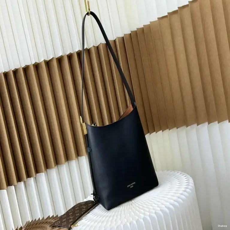 2408YA0078 Bags LV 0714